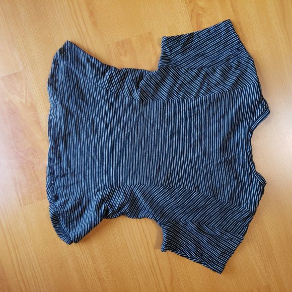 Lush Stripe Peplum Tee in black/white (S) - Picture 3 of 7